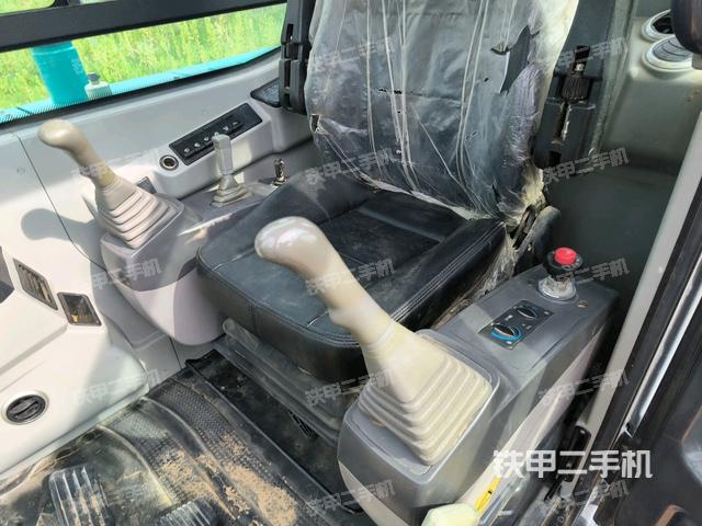 后窗玻璃角标（驾驶室部分）