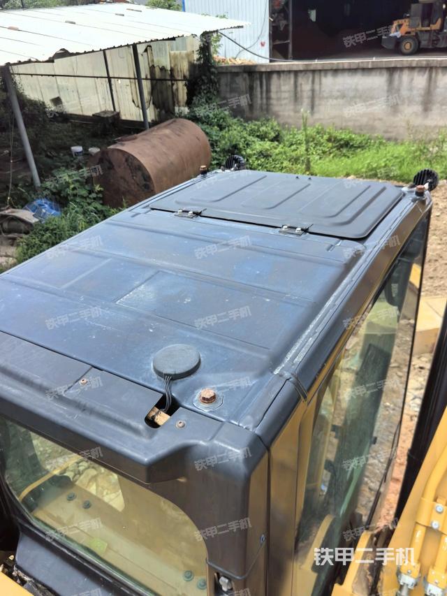 驾驶室顶部（整机外观）