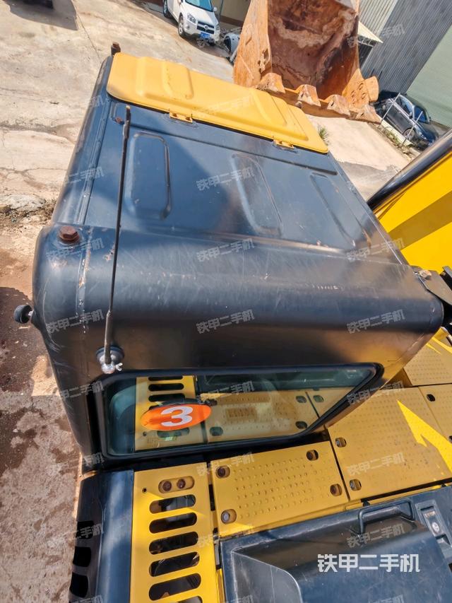 驾驶室顶部（整机外观）