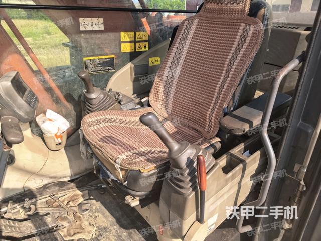 座椅右側(cè)控制臺/鑰匙門/油門/含右手柄（駕駛室部分）