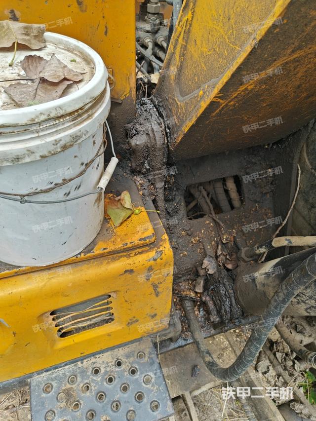 大臂根部?斜（工作和回轉(zhuǎn)裝置）