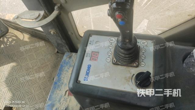 驾驶室操作台（设备外观及核心部件）