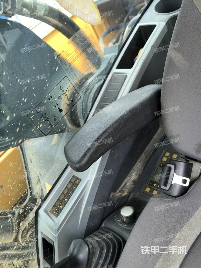 座椅右侧控制台/钥匙门/油门/含右手柄（驾驶室部分）