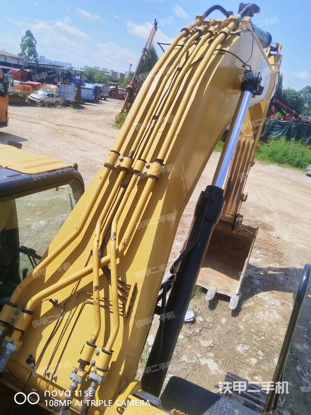 大臂背部俯视（工作和回转装置）