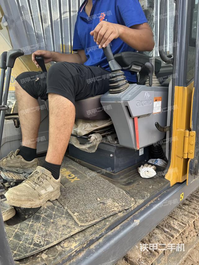 驾驶室整体（整机外观）