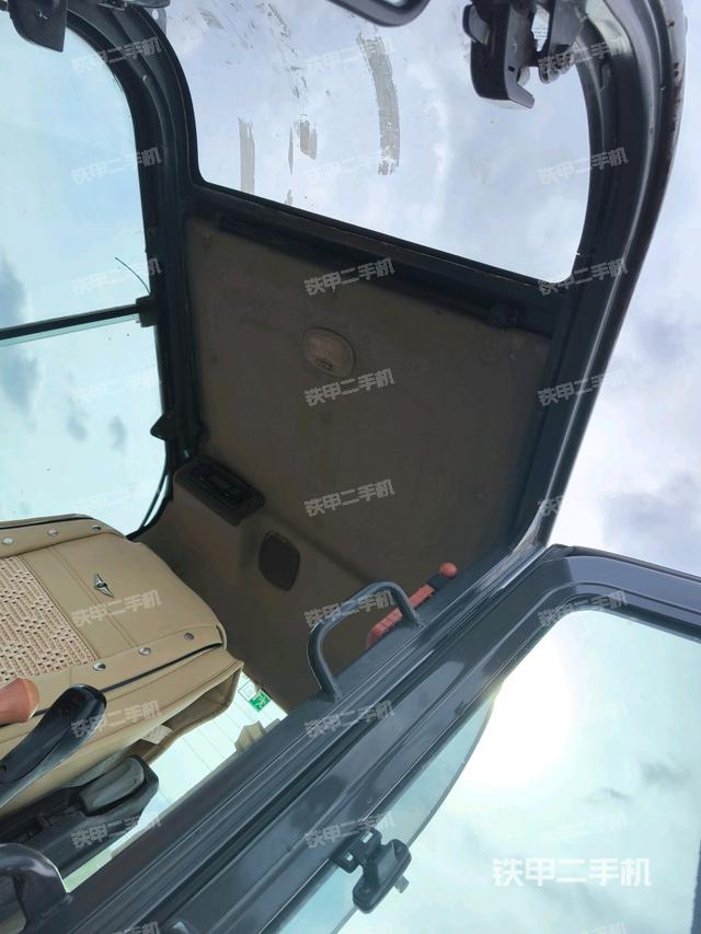 后窗玻璃角标（驾驶室部分）