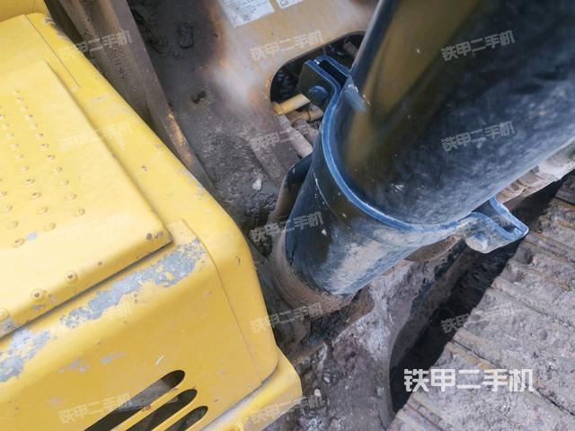 大臂背部俯視(工作和回轉(zhuǎn)裝置) 大臂背部俯視(工作和回轉(zhuǎn)裝置)