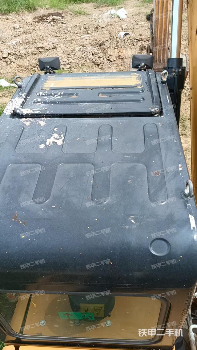 驾驶室顶部（整机外观）