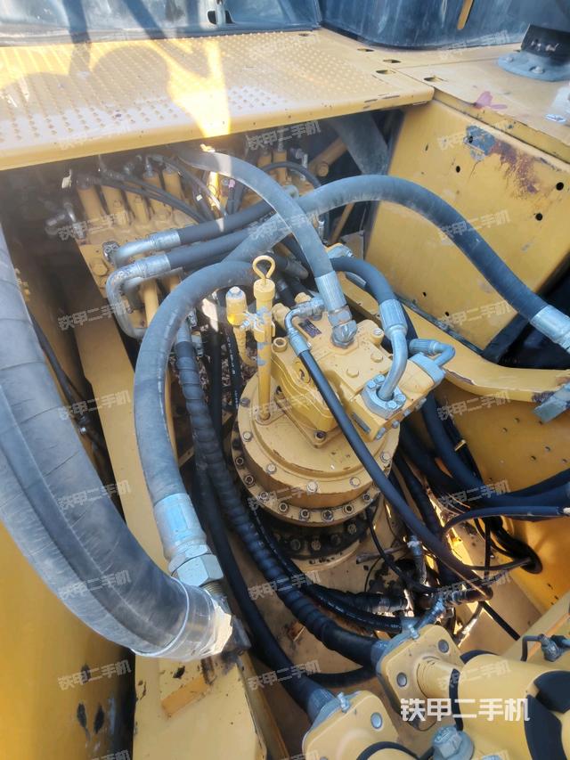 回转马达和主控阀（整机外观）