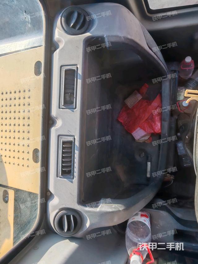 后窗玻璃角標（駕駛室部分）