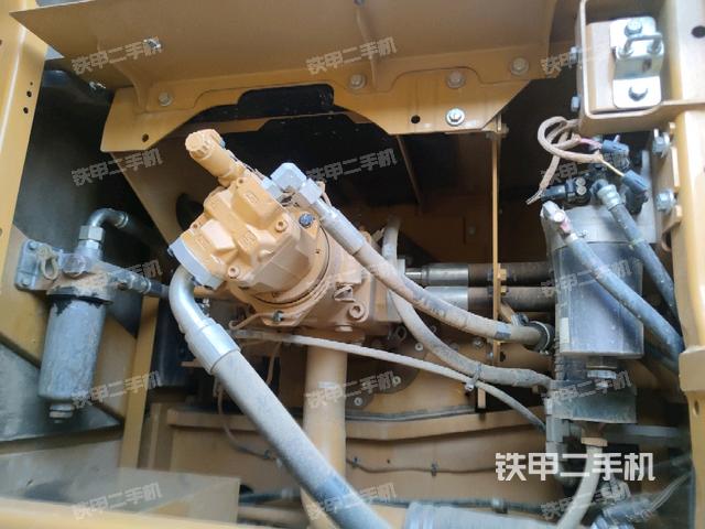液壓泵艙室正面整體（整機(jī)外觀）