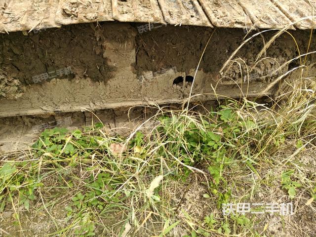 左驅(qū)動輪（行走機構(gòu)）