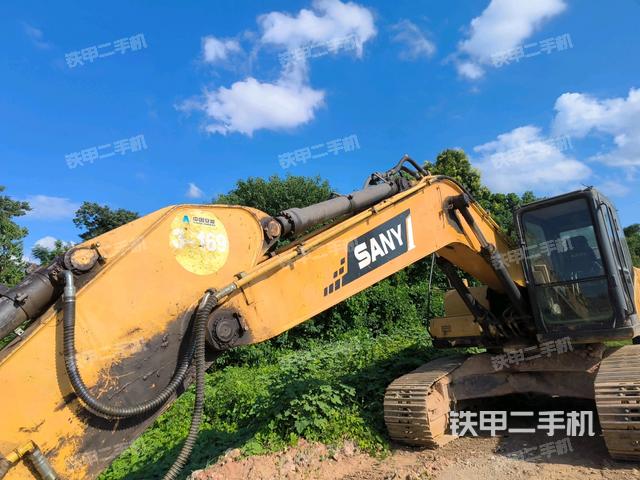 大臂背部俯视(工作和回转装置) 大臂背部俯视(工作和回转装置)