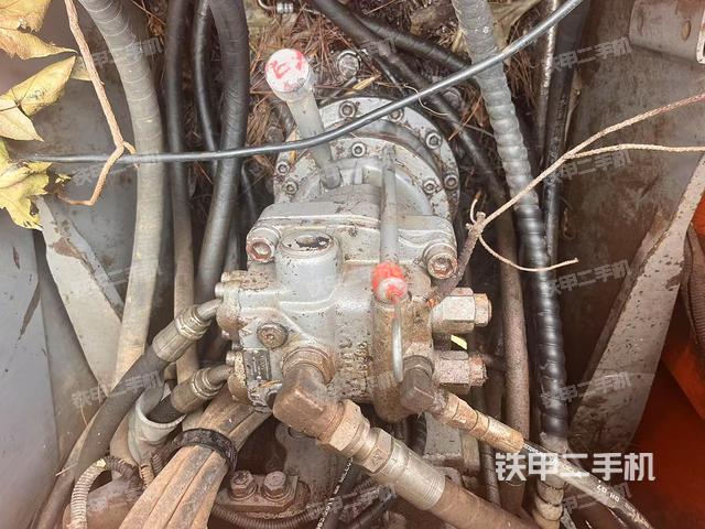 回转马达和主控阀（整机外观）