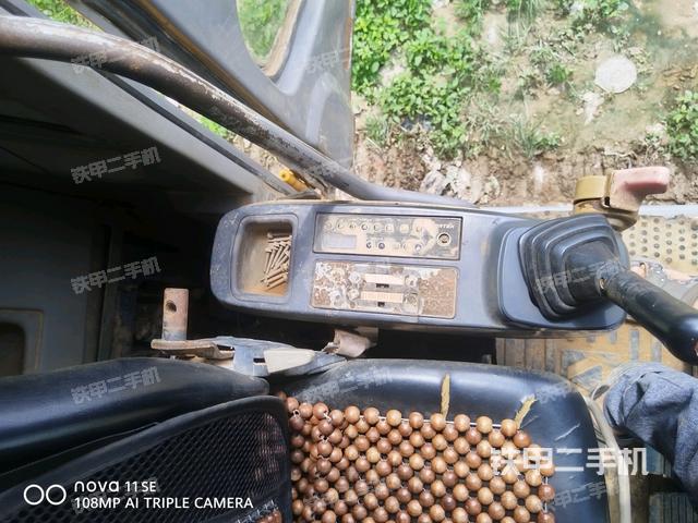 座椅左侧控制台/音响/含左手柄（驾驶室部分）