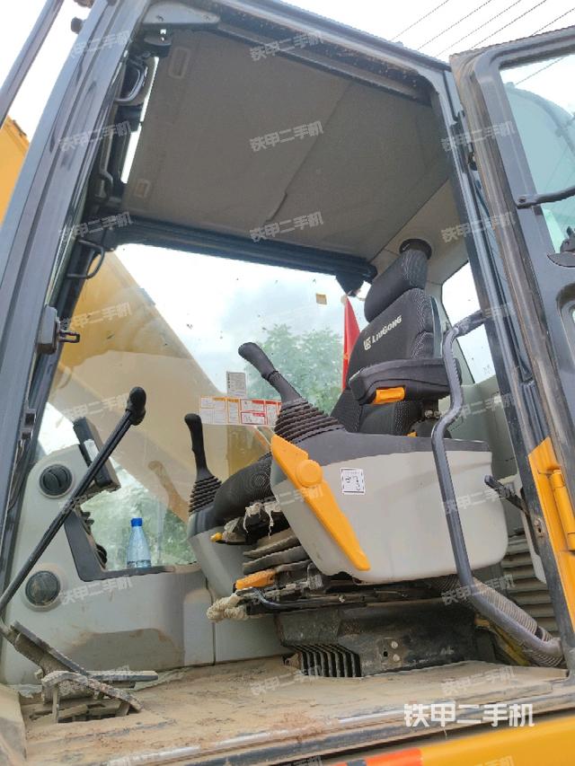 顶棚整体（驾驶室部分）