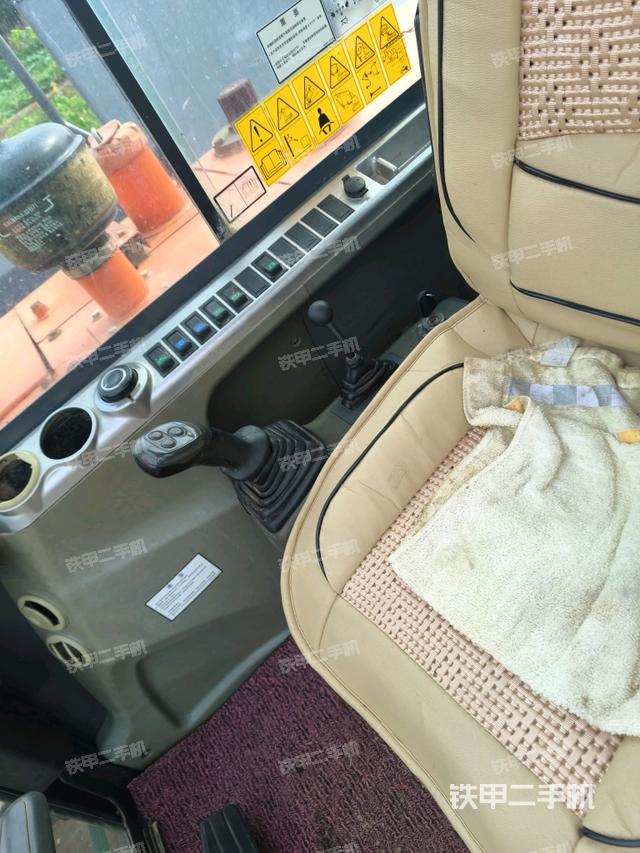 座椅左侧控制台/音响/含左手柄（驾驶室部分）