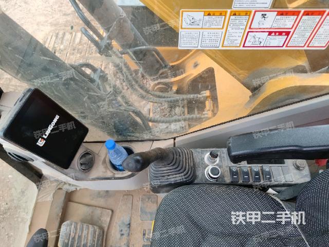 座椅右侧控制台/钥匙门/油门/含右手柄（驾驶室部分）