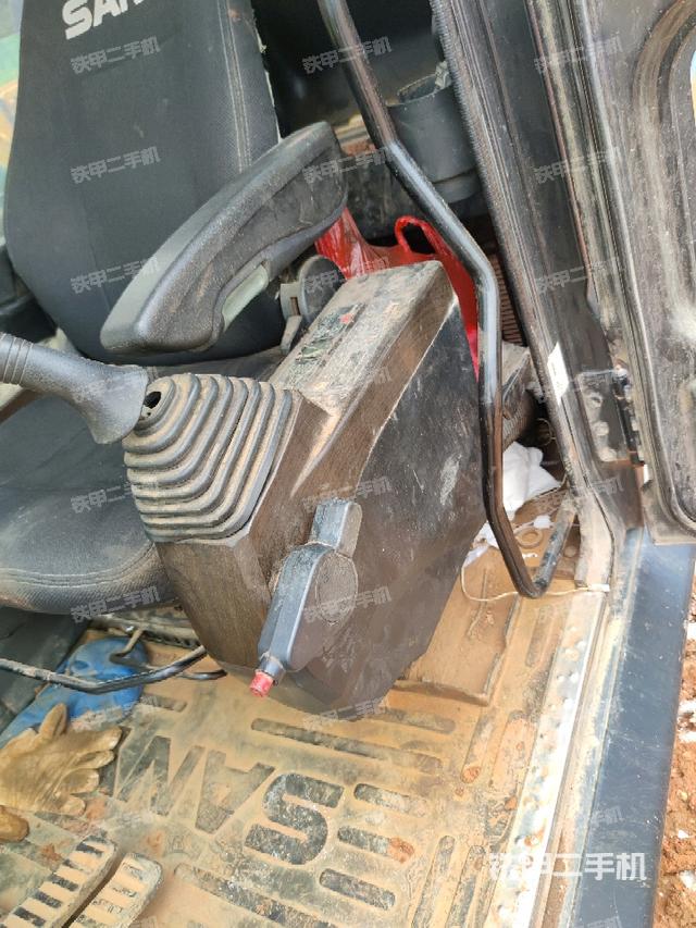 座椅左側(cè)控制臺/音響/含左手柄（駕駛室部分）