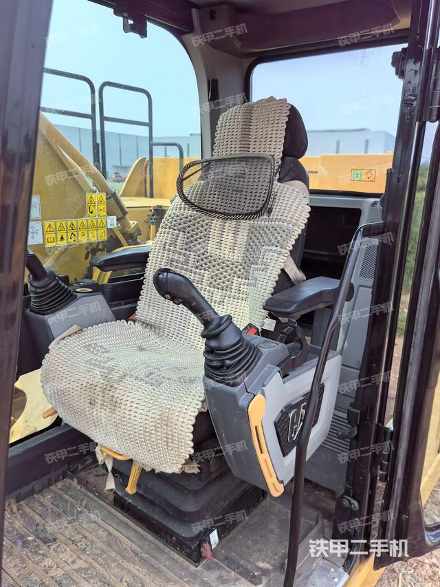 驾驶室整体（整机外观）