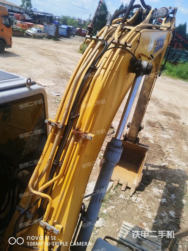 大臂背部俯视（工作和回转装置）