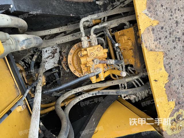 回轉(zhuǎn)馬達(dá)和主控閥(整機(jī)外觀) 回轉(zhuǎn)馬達(dá)和主控閥(整機(jī)外觀)
