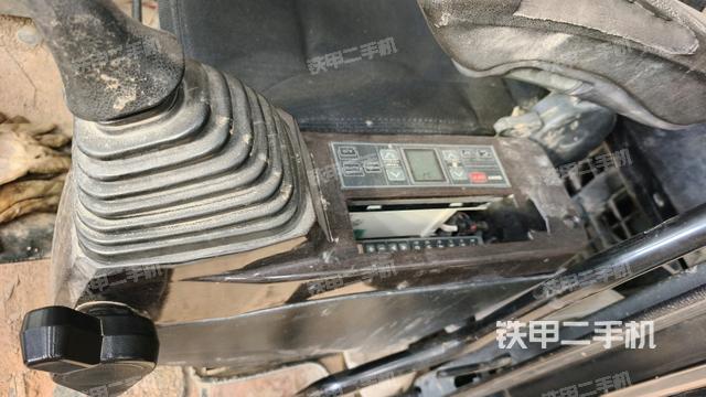 座椅左侧控制台/音响/含左手柄（驾驶室部分）