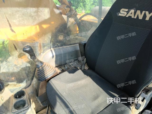 后窗玻璃角标(驾驶室部分) 后窗玻璃角标(驾驶室部分)
