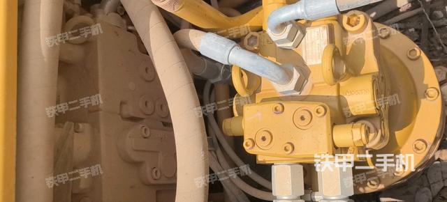 回转马达和主控阀（整机外观）