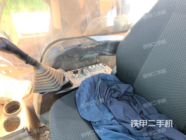 座椅右侧控制台/钥匙门/油门/含右手柄（驾驶室部分）