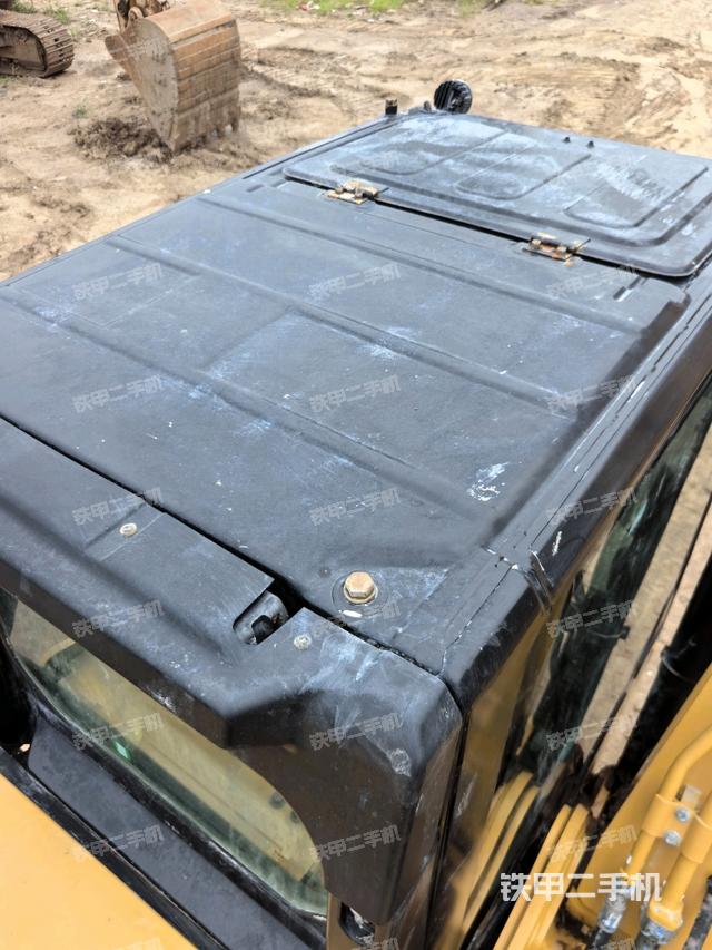 驾驶室顶部（整机外观）