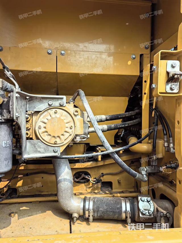 液壓泵艙室正面整體（整機(jī)外觀）