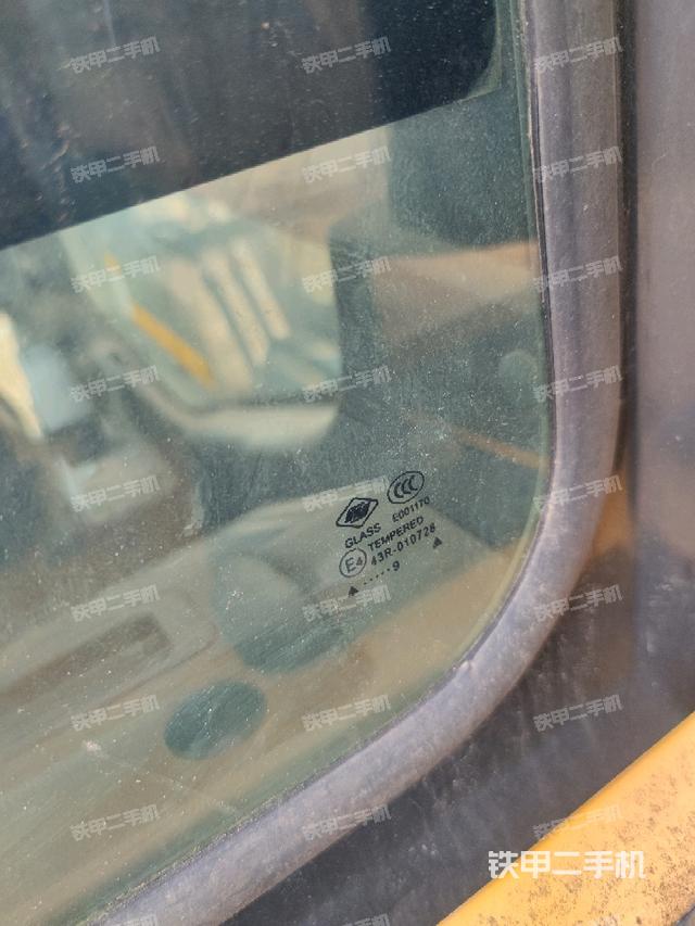 后窗玻璃角標（駕駛室部分）