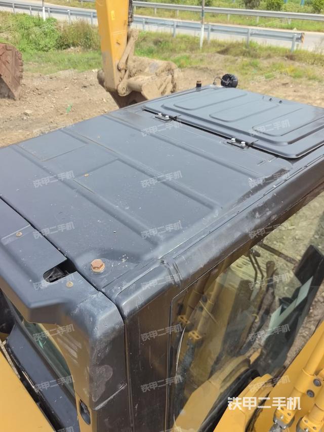 驾驶室顶部（整机外观）