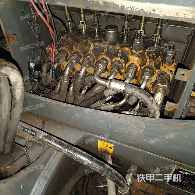 駕駛室整體(整機外觀) 駕駛室整體(整機外觀)