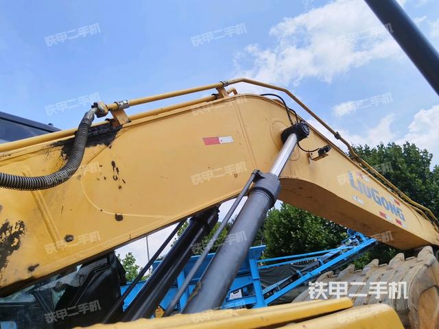 大臂整体 右侧（工作和回转装置）