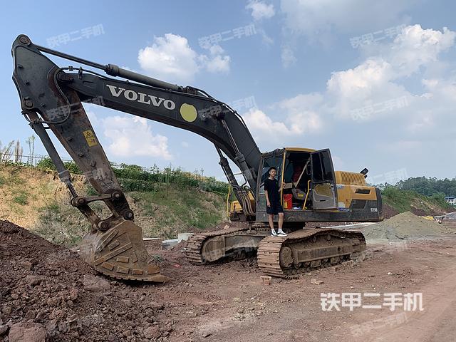 駕駛室整體(整機(jī)外觀) 駕駛室整體(整機(jī)外觀)