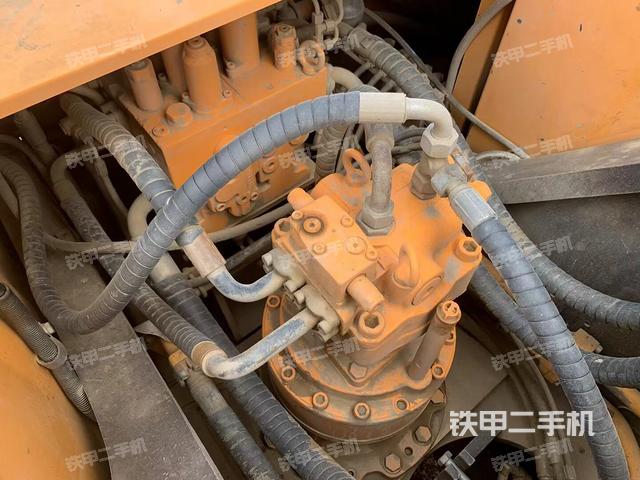 回转马达和主控阀（整机外观）