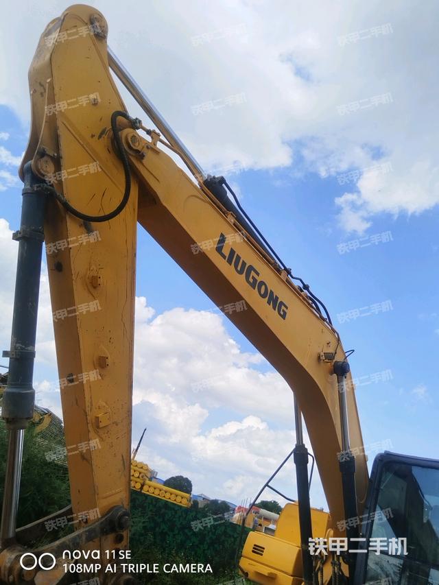 小臂整体左后（工作和回转装置）