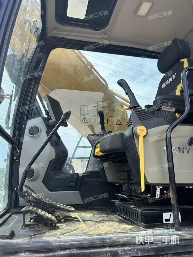 后窗玻璃角标（驾驶室部分）