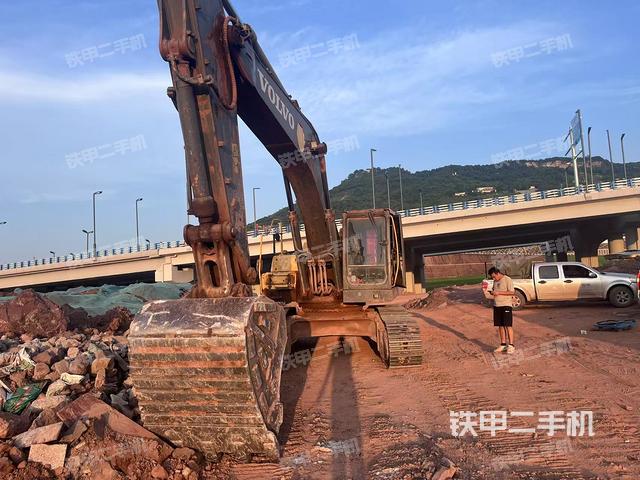 沃尔沃EC350D挖掘机