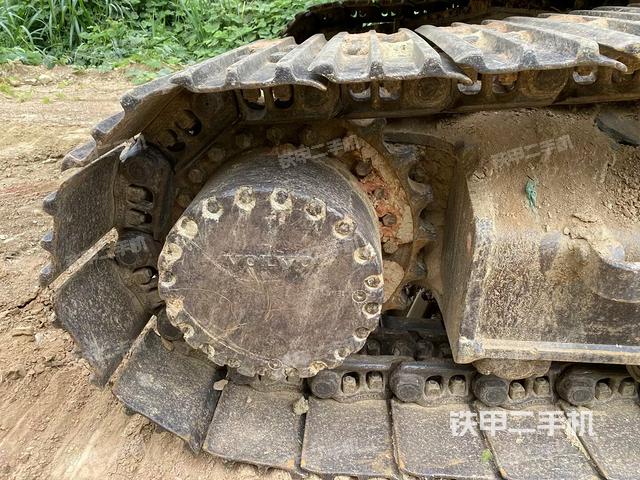 左驅(qū)動輪（行走機(jī)構(gòu)）