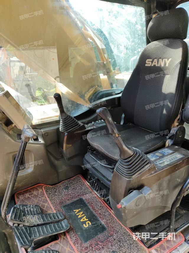 駕駛室整體（整機(jī)外觀）