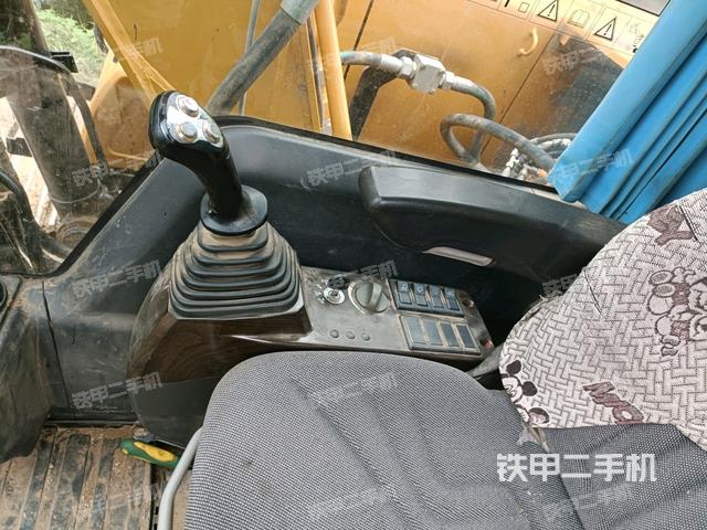 座椅右侧控制台/钥匙门/油门/含右手柄（驾驶室部分）