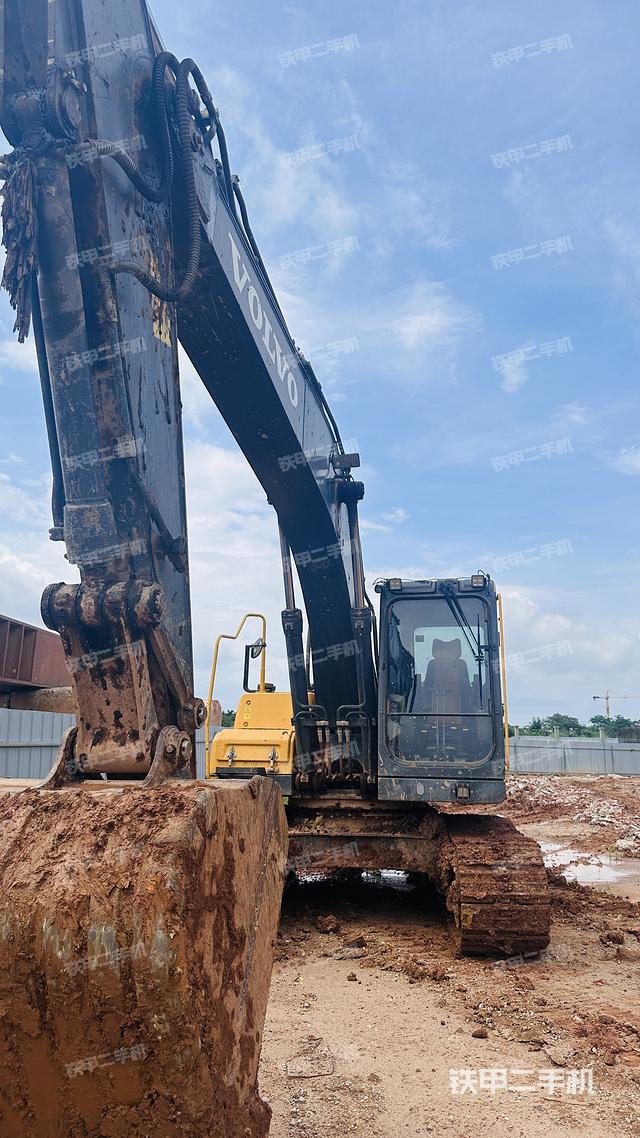 沃爾沃EC210D挖掘機(jī)
