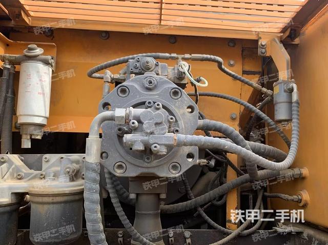 液壓泵艙室正面整體(整機外觀) 液壓泵艙室正面整體(整機外觀)