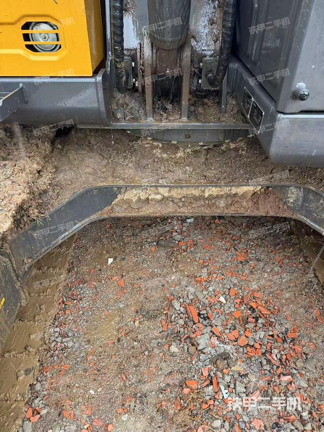 转盘和下车架正前（工作和回转装置）