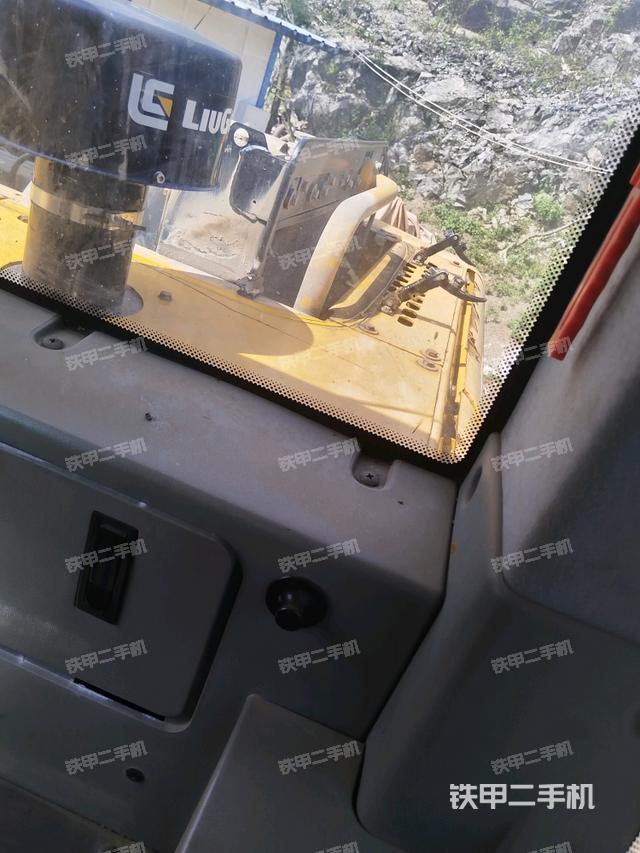 后窗玻璃角标（驾驶室部分）