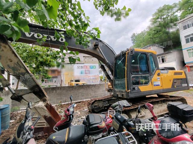 沃尔沃EC210D挖掘机