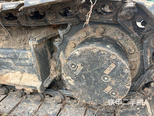 單側(cè)履帶整體(整機(jī)外觀) 單側(cè)履帶整體(整機(jī)外觀)